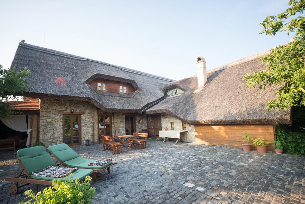 Bed and Breakfast Juhfark Fogado Es Borhaz Balatoncsicso Экстерьер фото