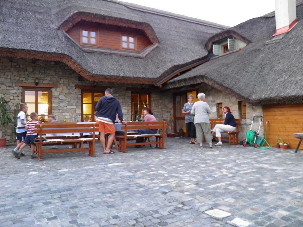 Bed and Breakfast Juhfark Fogado Es Borhaz Balatoncsicso Экстерьер фото